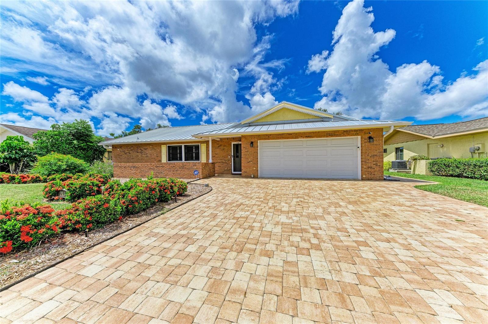 212 68th St NW, Bradenton, FL 34209