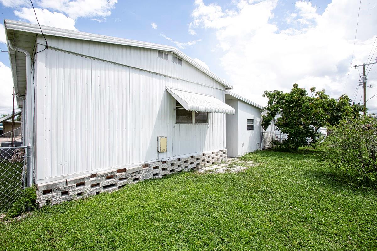 716 50th Ave W, Bradenton, FL 34207