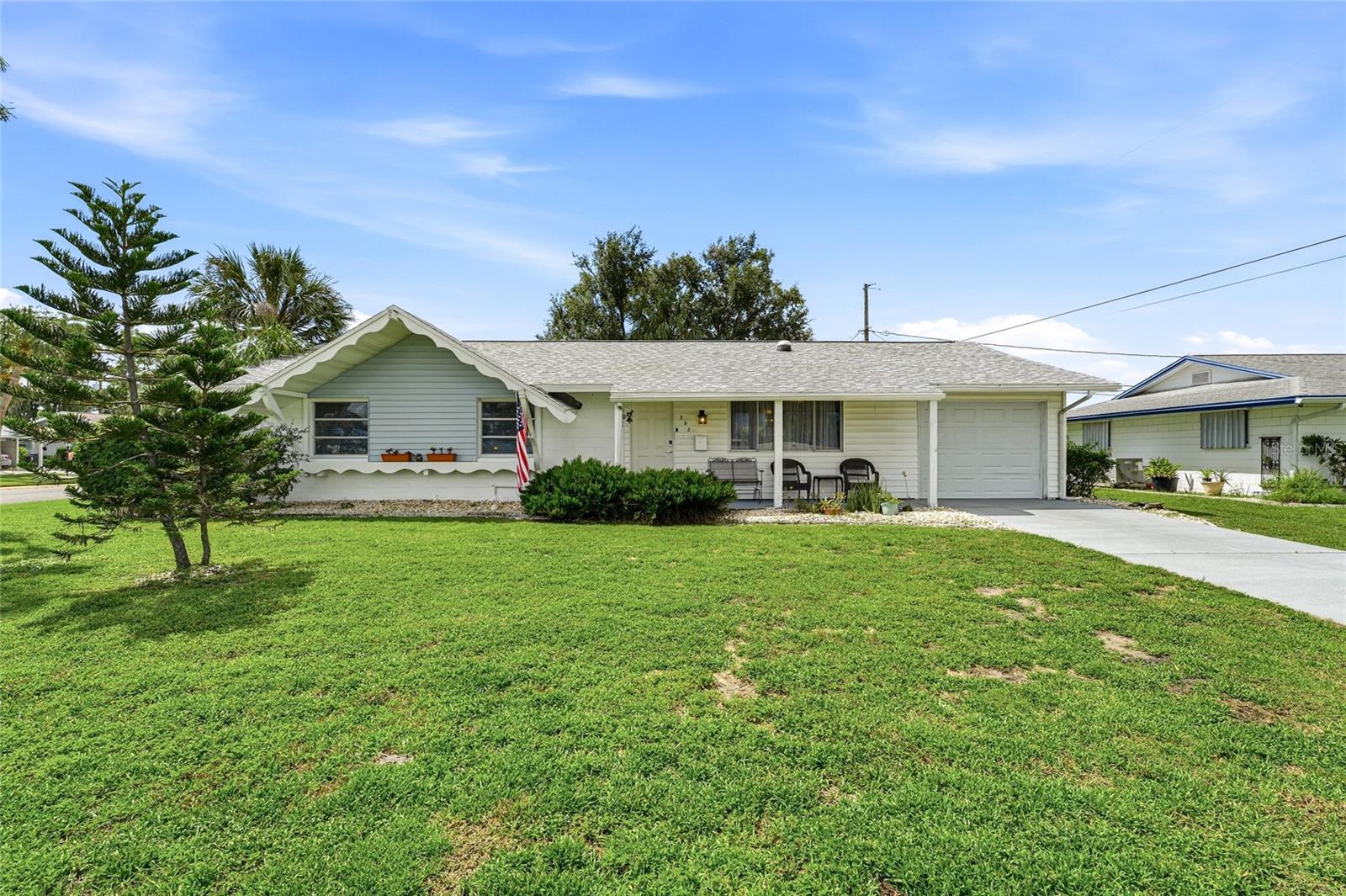 702 Thunderbird Ave, Sun City Center, FL 33573