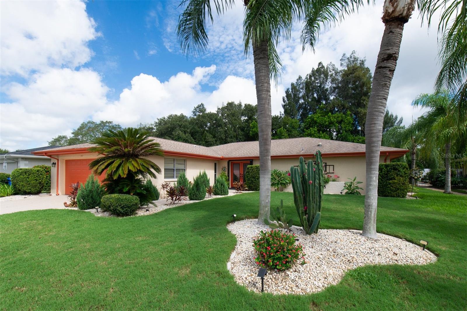 207 Amesbury Cir, Sun City Center, FL 33573