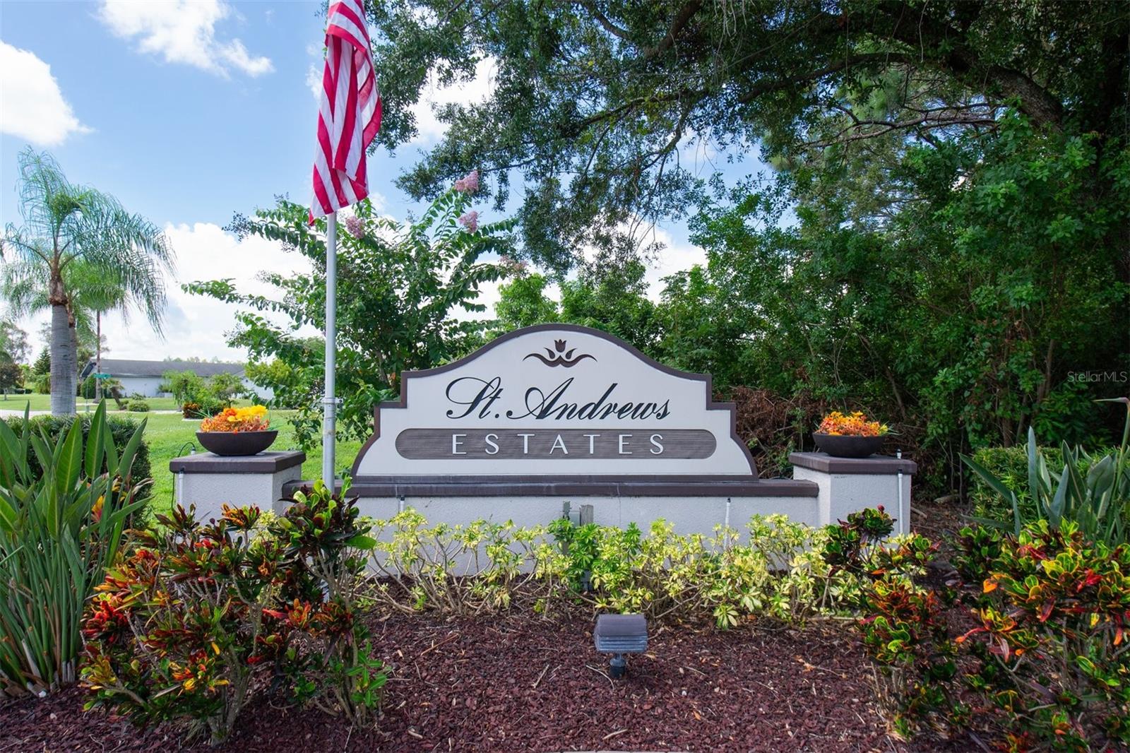 207 Amesbury Cir, Sun City Center, FL 33573