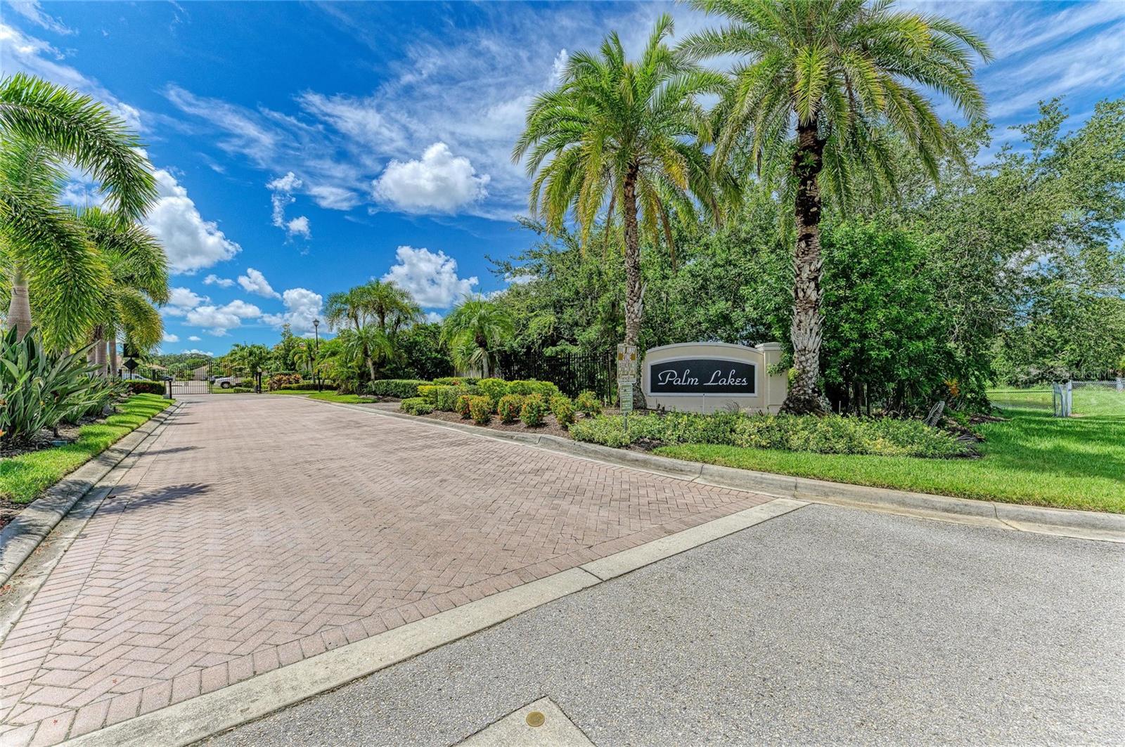 7751 33rd St E, Sarasota, FL 34243
