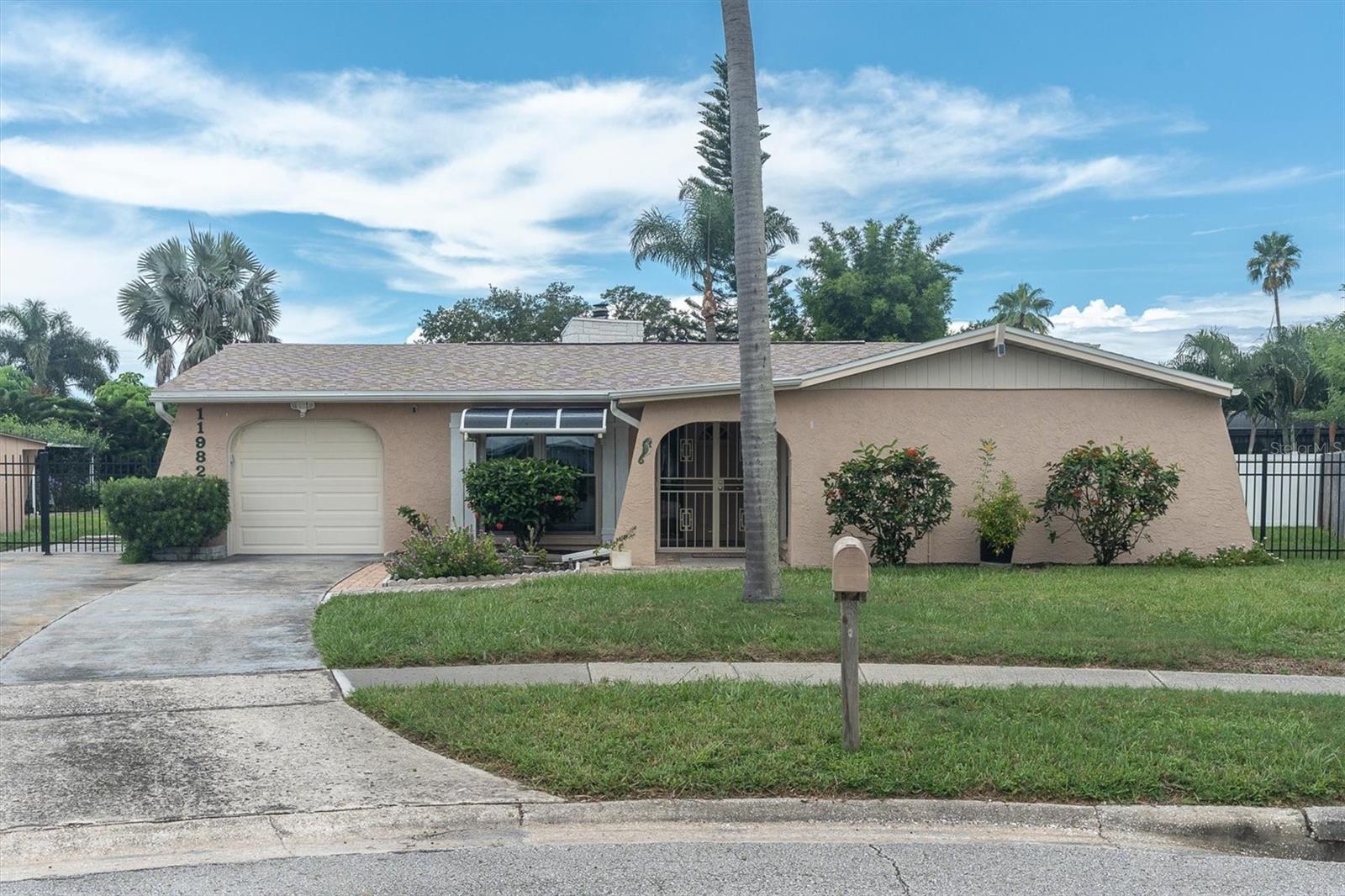 11982 Tangelo Ct, Seminole, FL 33772