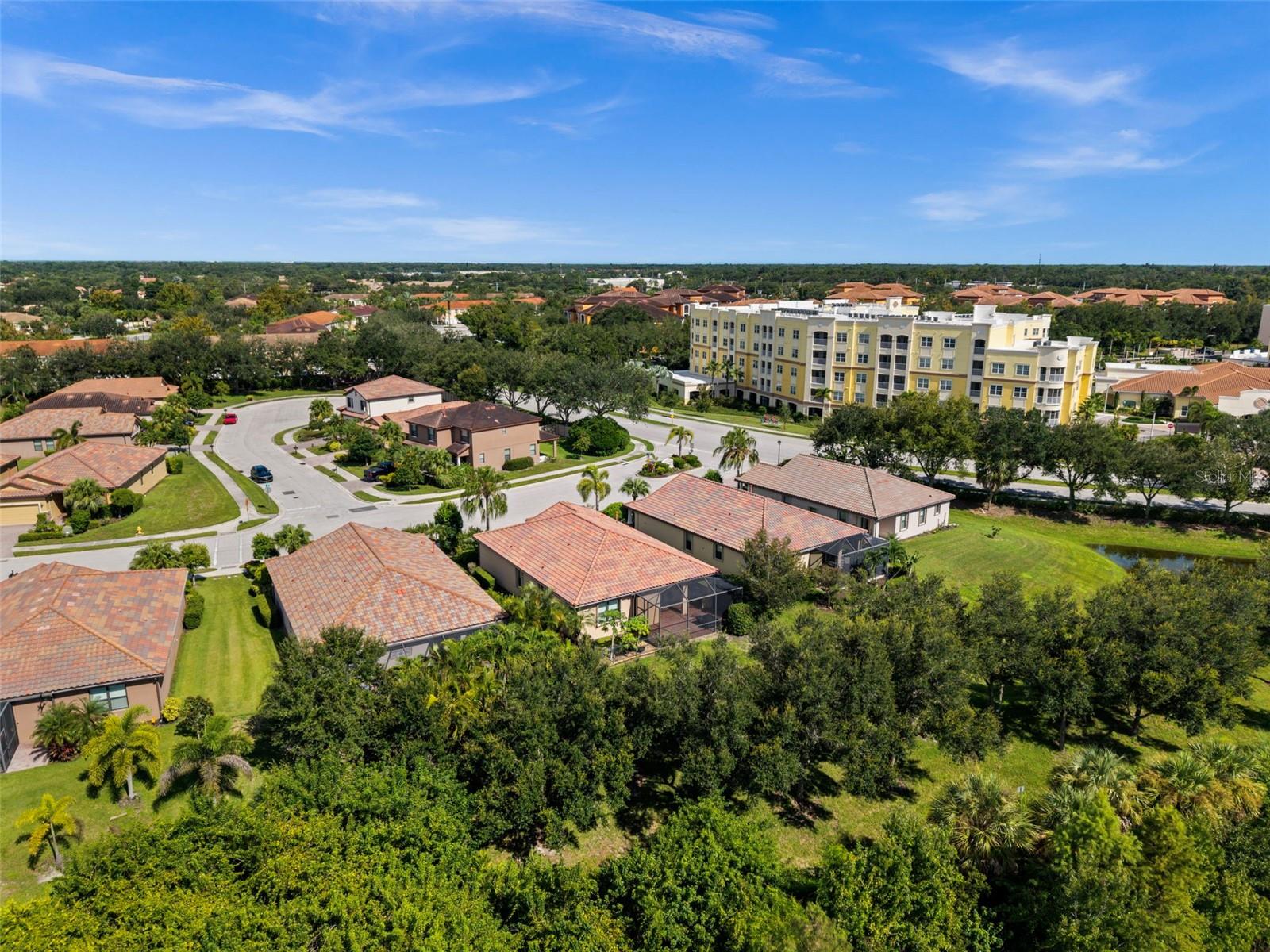 8212 36th St E, Sarasota, FL 34243