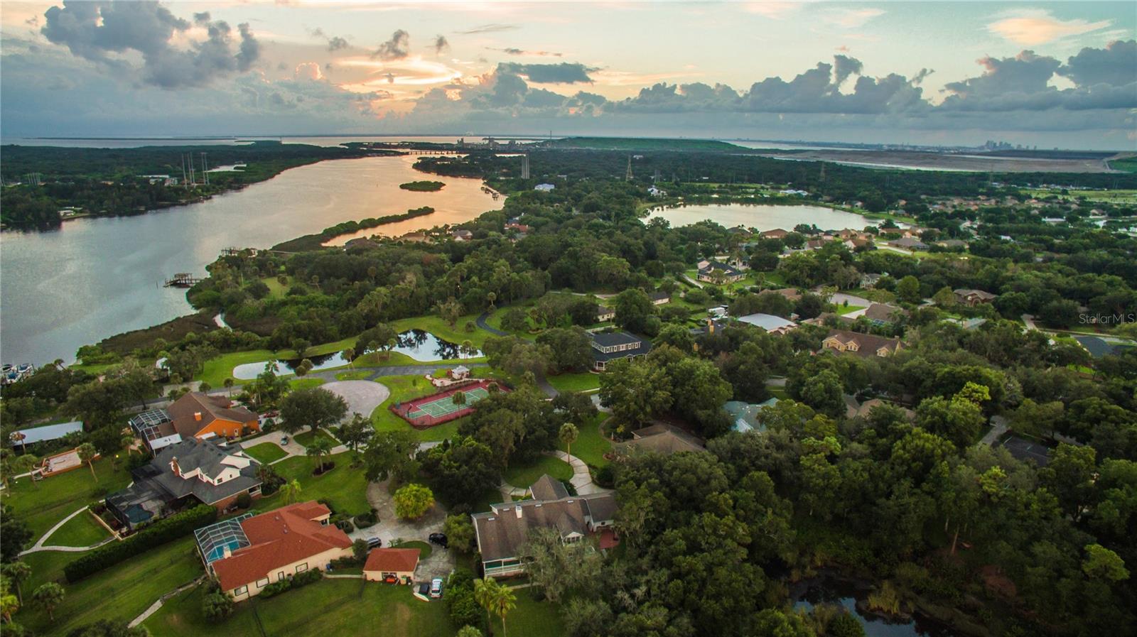 8809 Eagle Watch Dr, Riverview, FL 33578