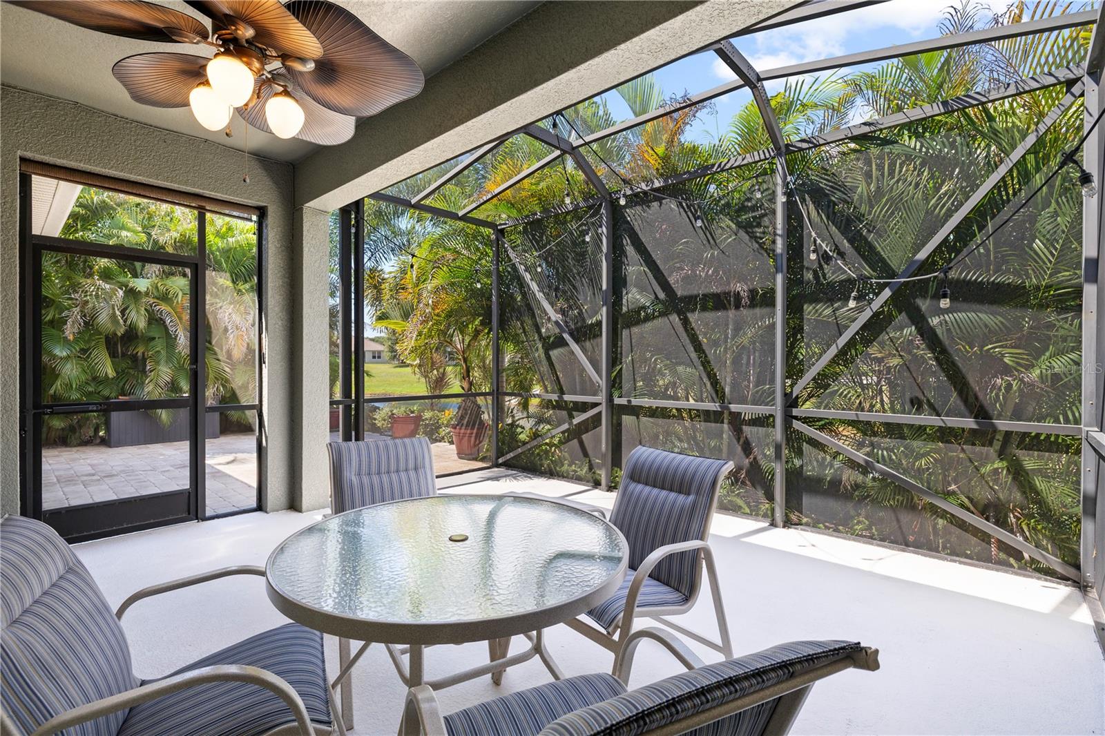2235 Parrot Fish Dr, Holiday, FL 34691