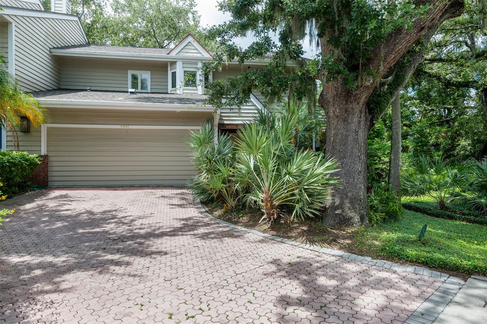 4907 Pilgrims Path Way, Tampa, FL 33611