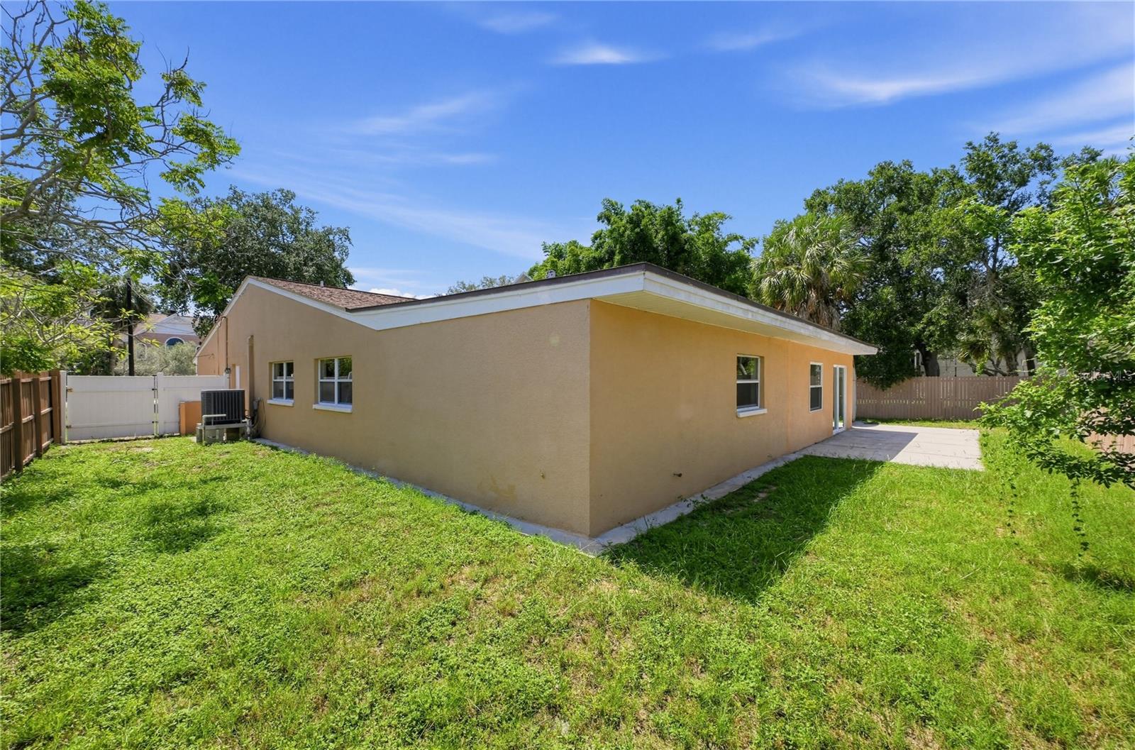 915 Seminole Blvd, Tarpon Springs, FL 34689