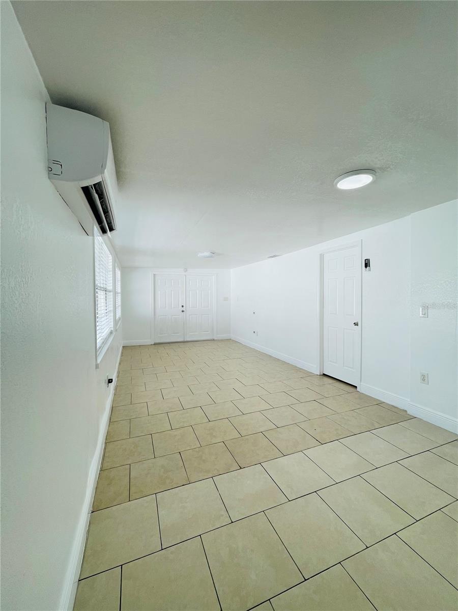 2307 W Hamilton Ave, Tampa, FL 33604