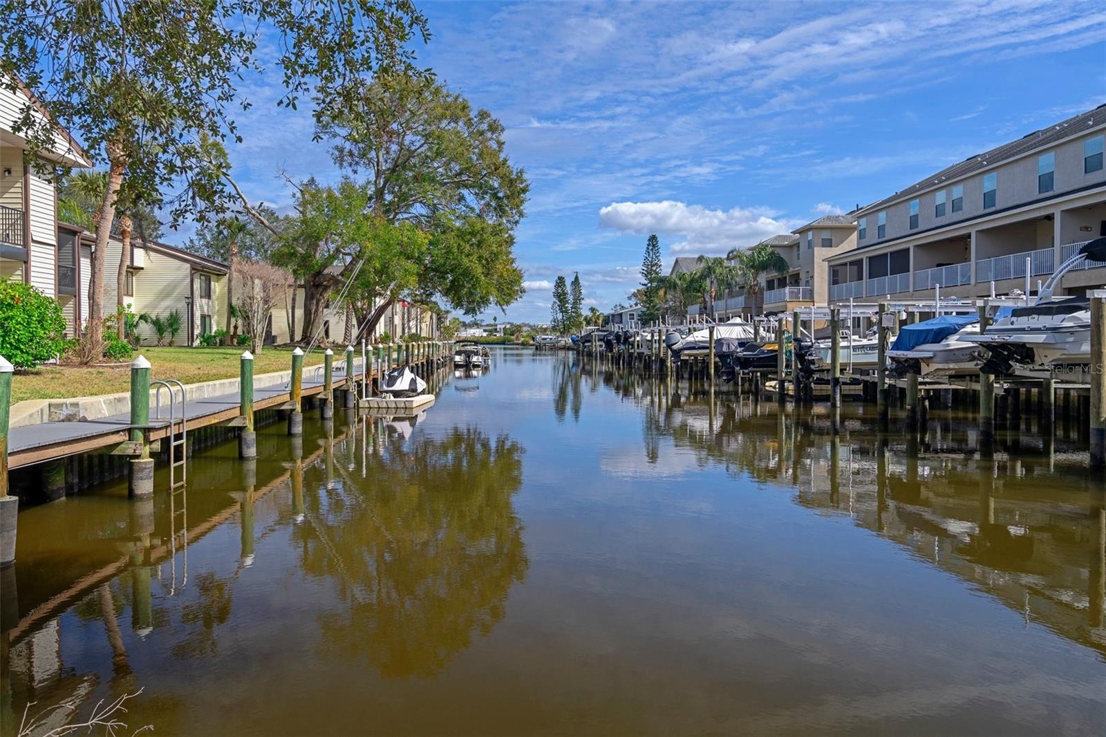 314 Moorings Cove Dr, Tarpon Springs, FL 34689