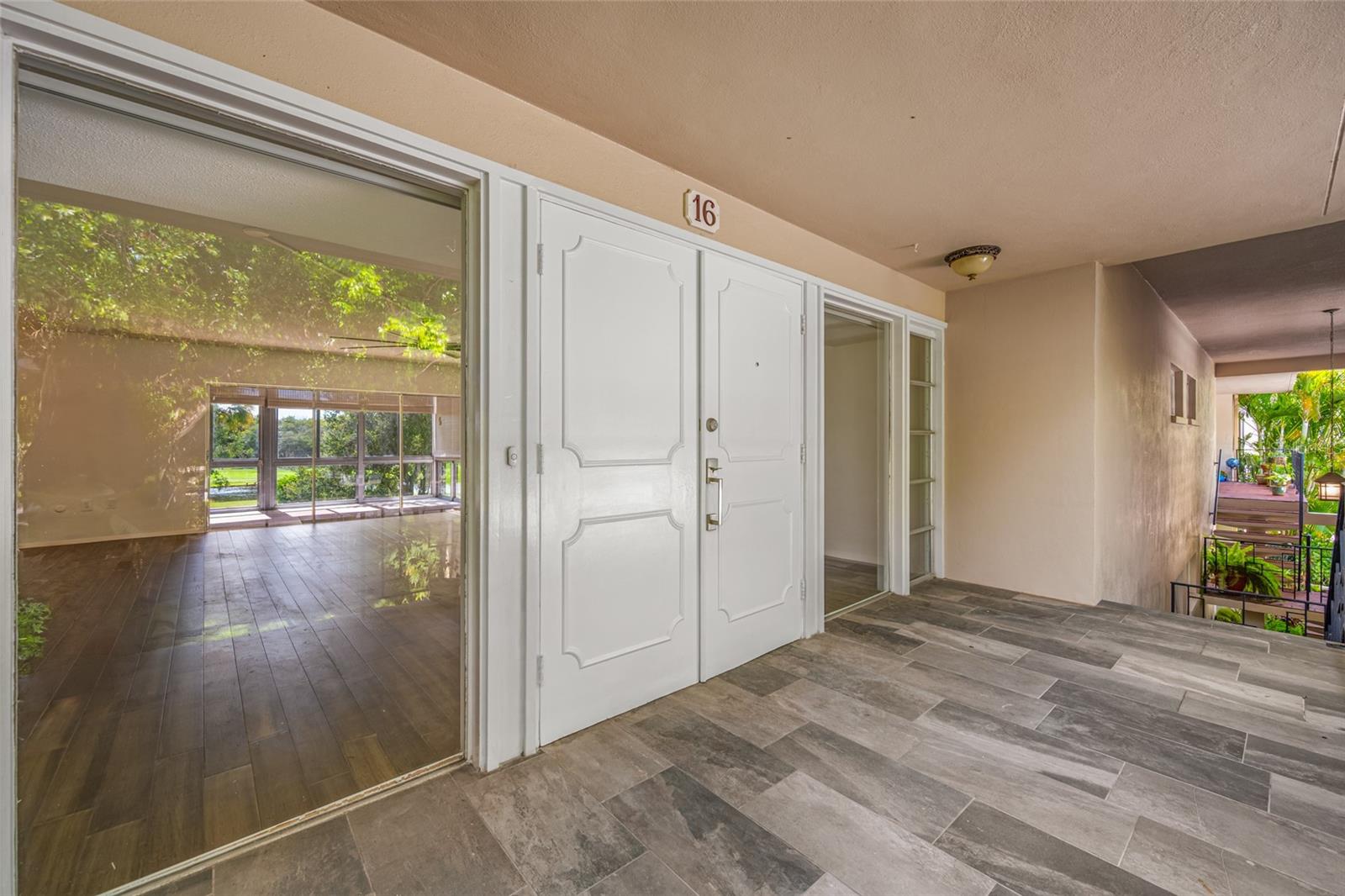 16 Country Club Dr #16, Largo, FL 33771