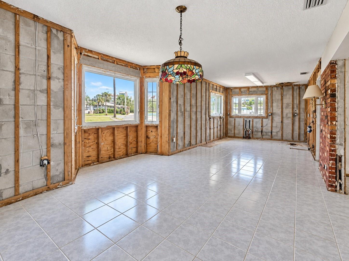 13401 1st St E, Madeira Beach, FL 33708