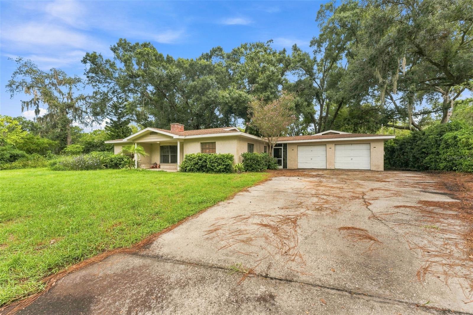 5903 Lakeside Dr, Lutz, FL 33558