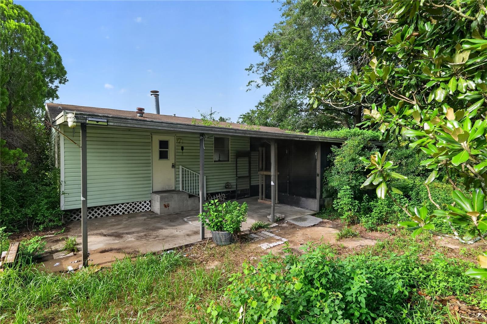 9550 Silverbend Dr, Dade City, FL 33525