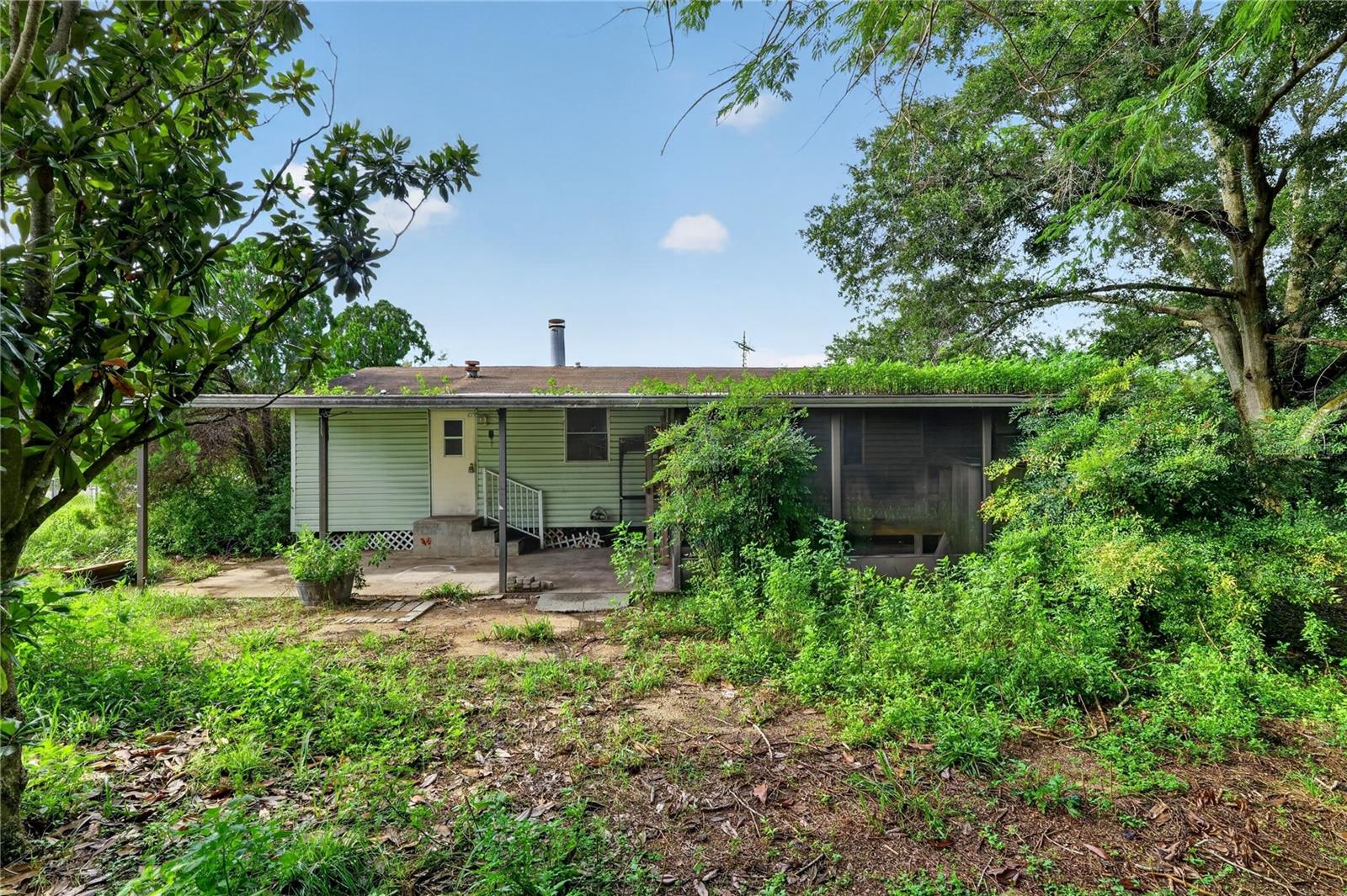 9550 Silverbend Dr, Dade City, FL 33525