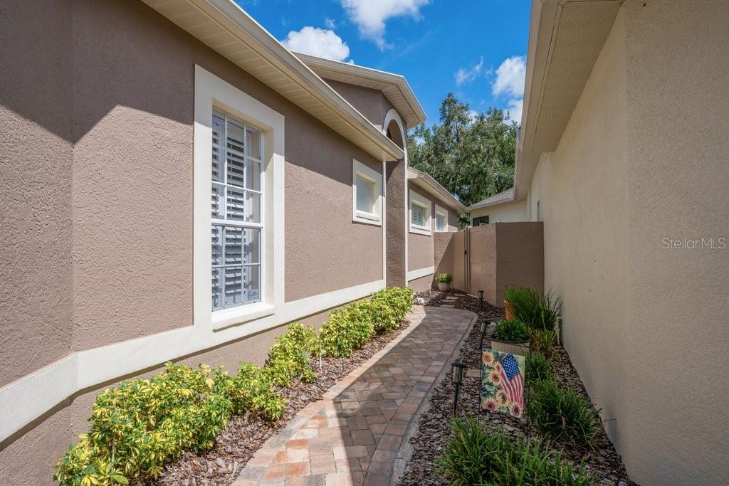 5116 Fairway One Dr, Valrico, FL 33596