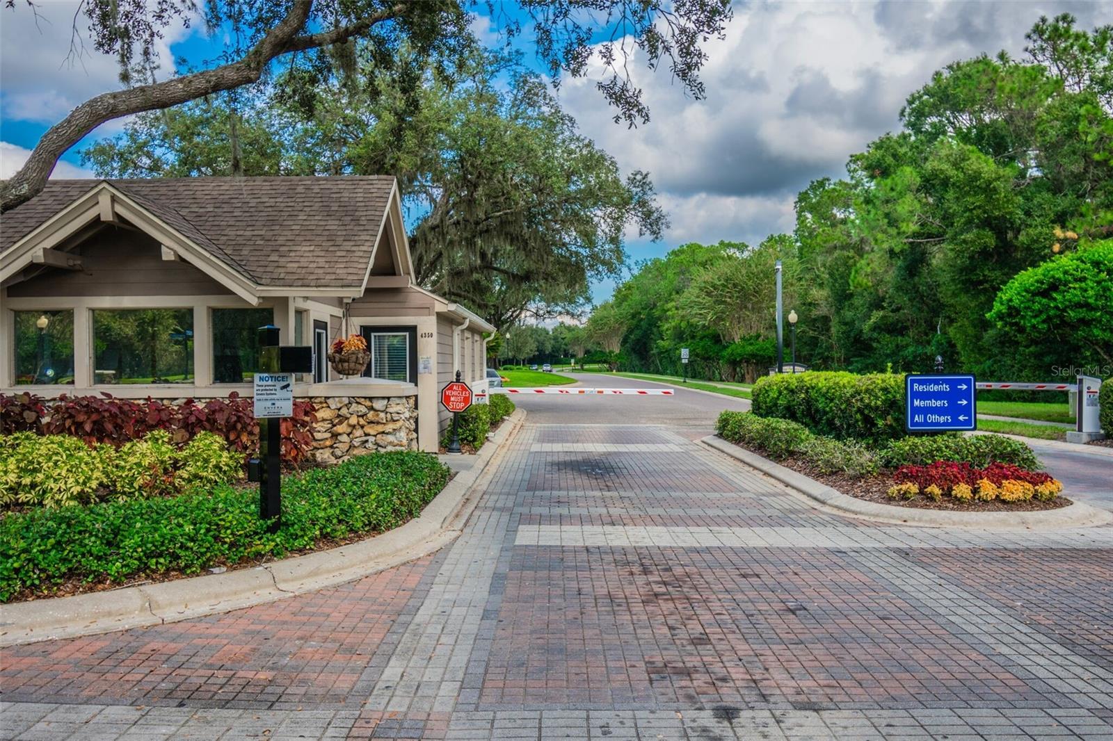 5116 Fairway One Dr, Valrico, FL 33596