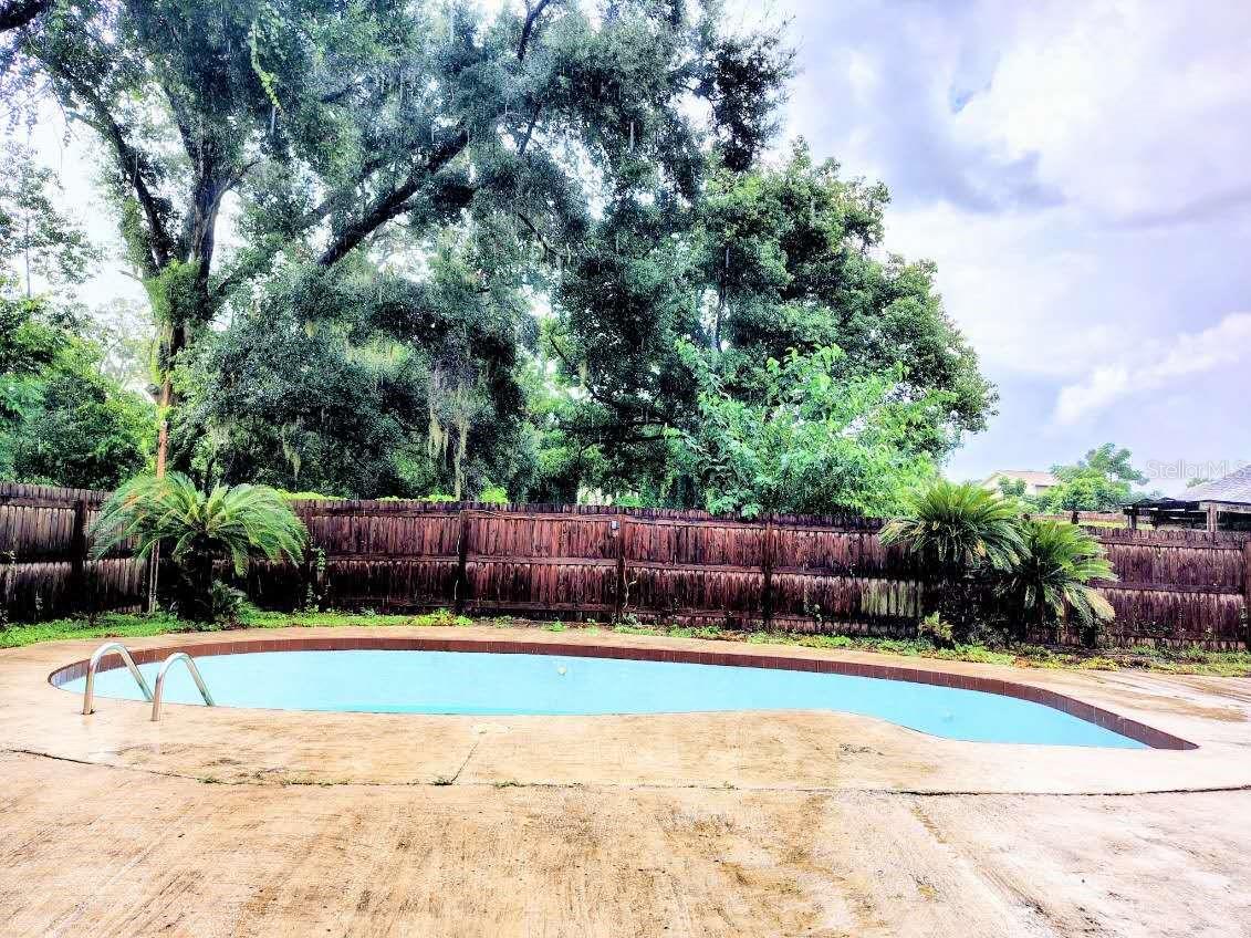 1208 S Taylor Rd, Seffner, FL 33584