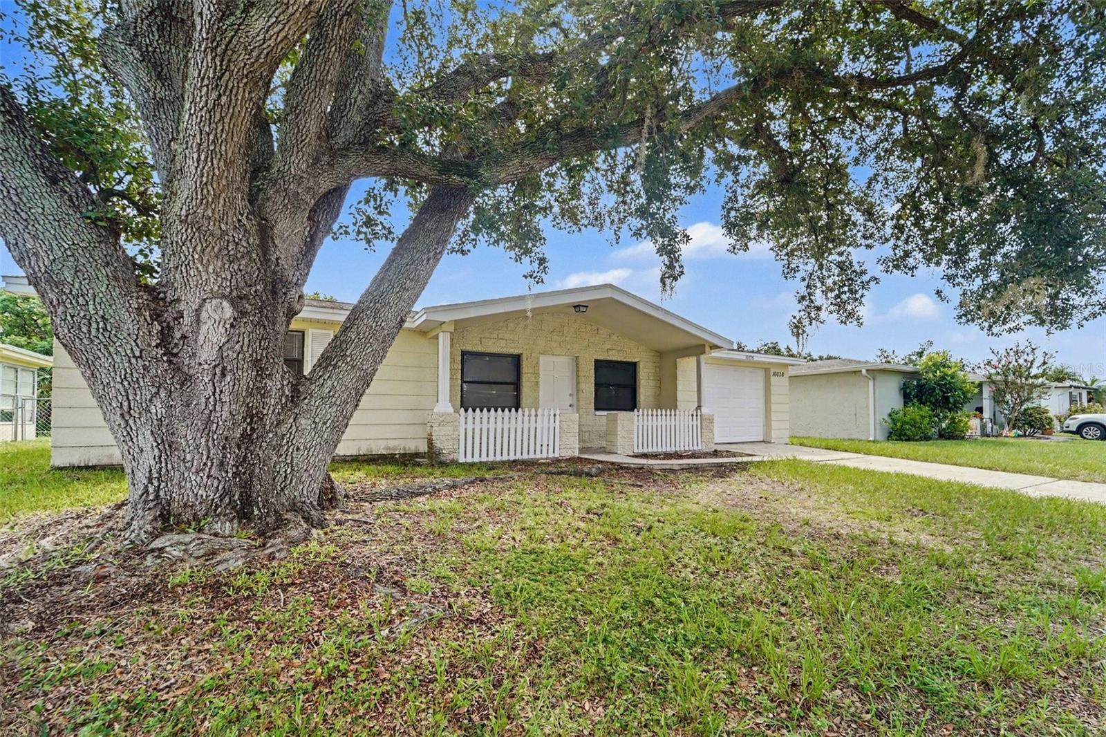 10036 Glen Moor Ln, Port Richey, FL 34668