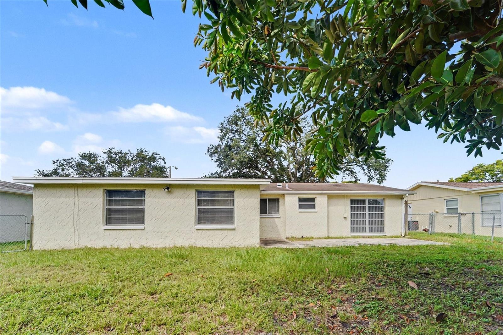 10036 Glen Moor Ln, Port Richey, FL 34668
