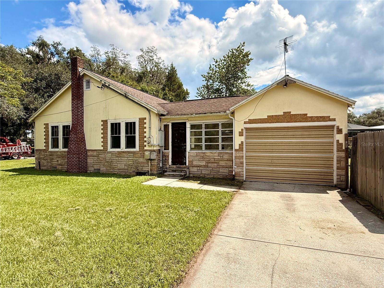5141 3rd St, Zephyrhills, FL 33542