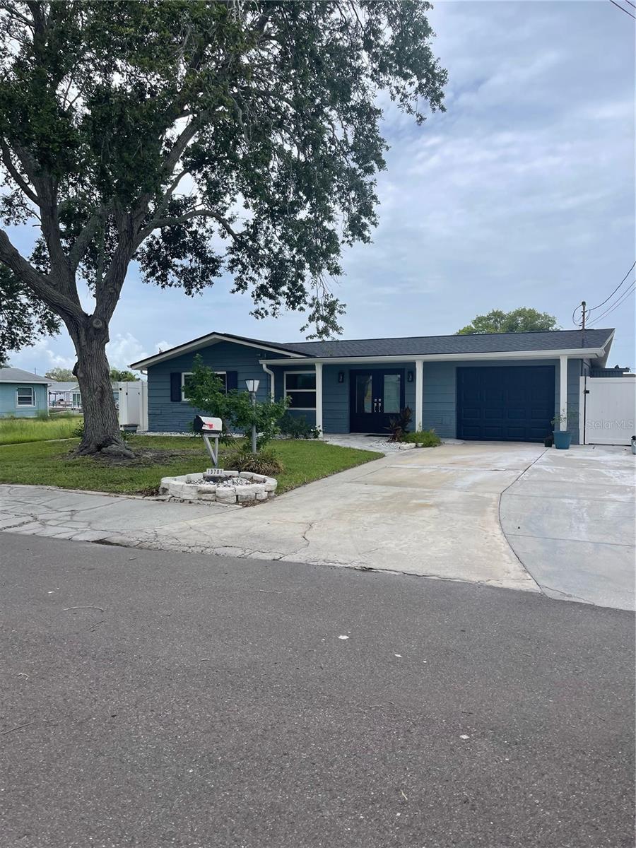13701 Leslie Dr, Hudson, FL 34667