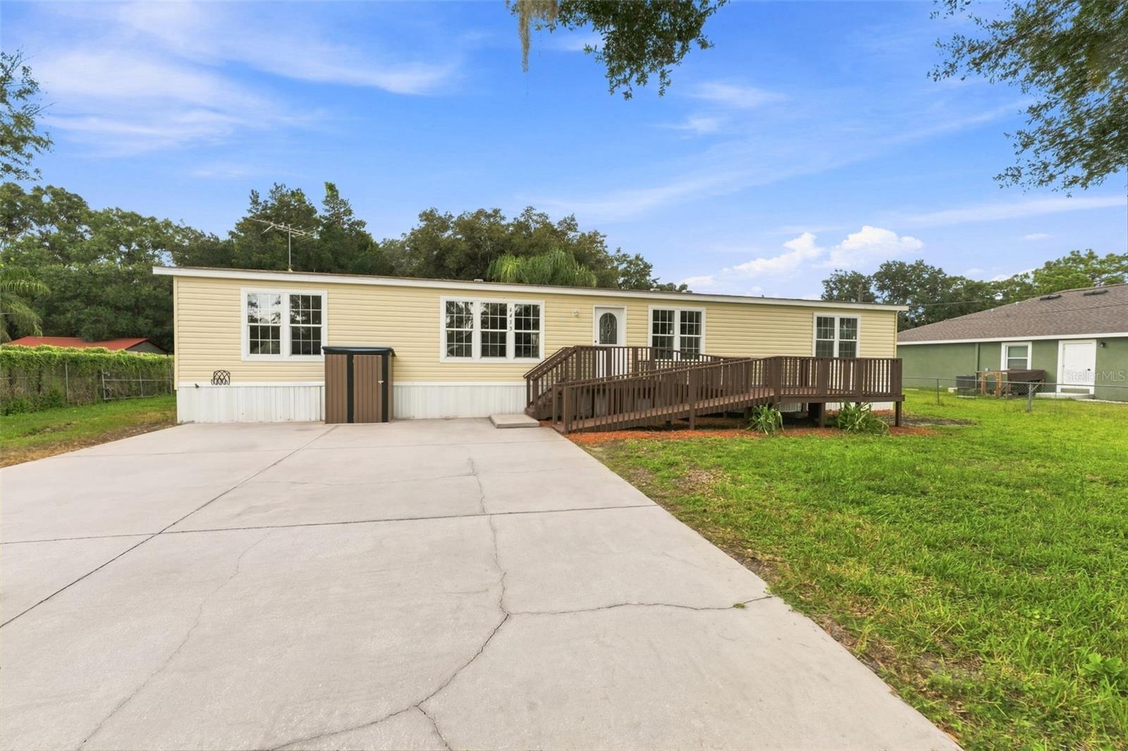 6453 Mangrove Dr, Wesley Chapel, FL 33544