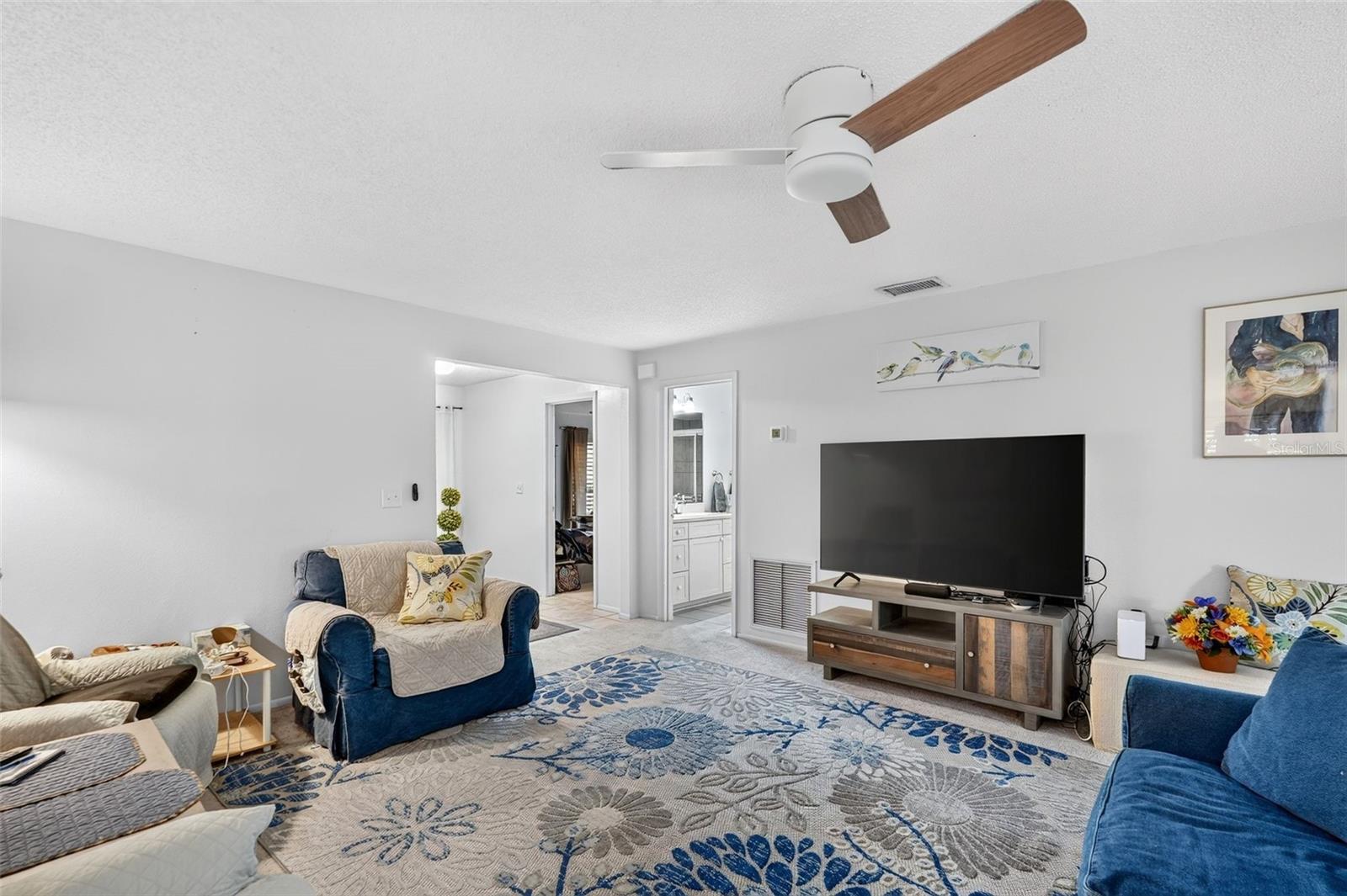 7283 Eleanor Cir, Sarasota, FL 34243