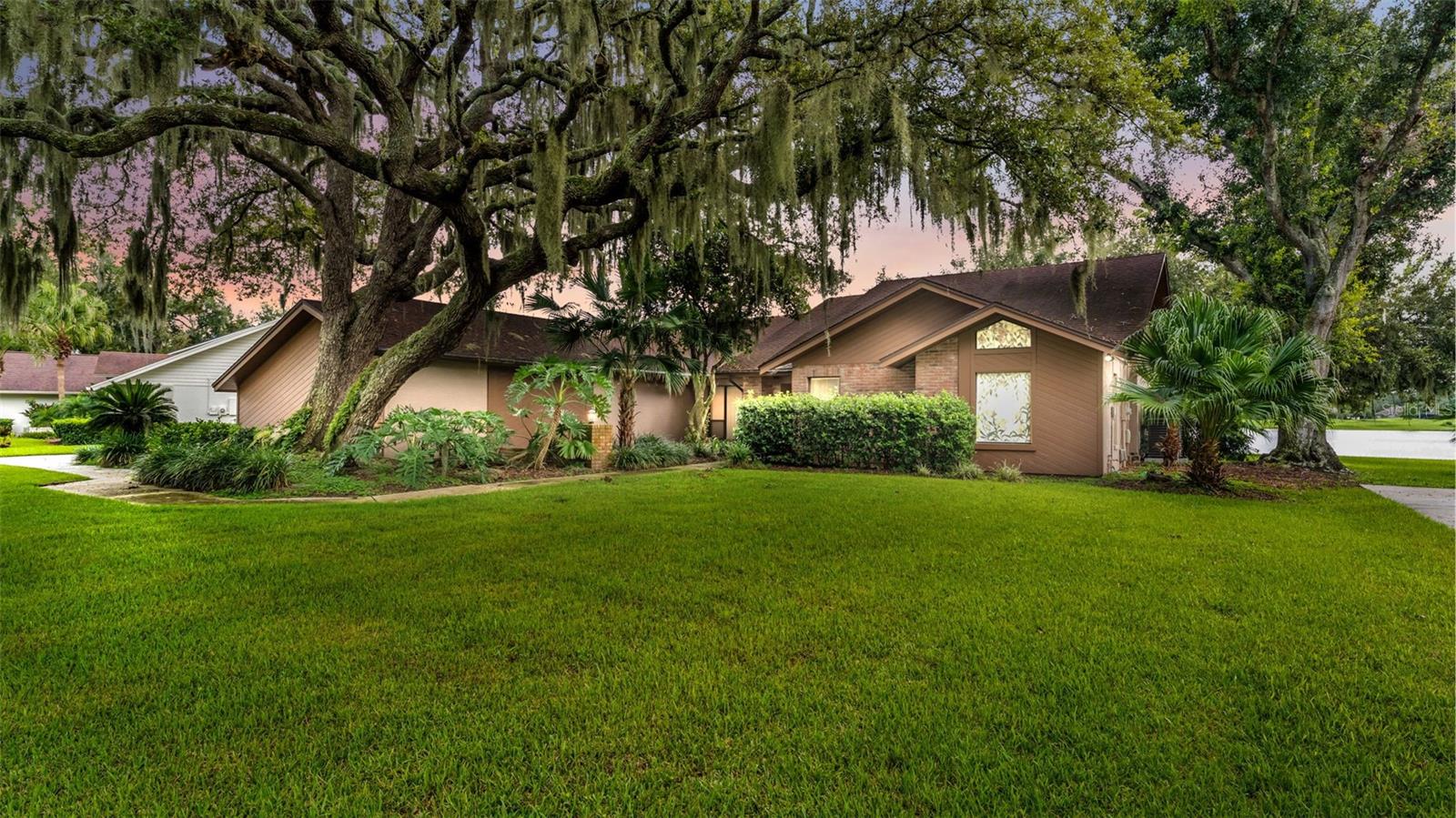 2871 Hammock Dr, Plant City, FL 33566