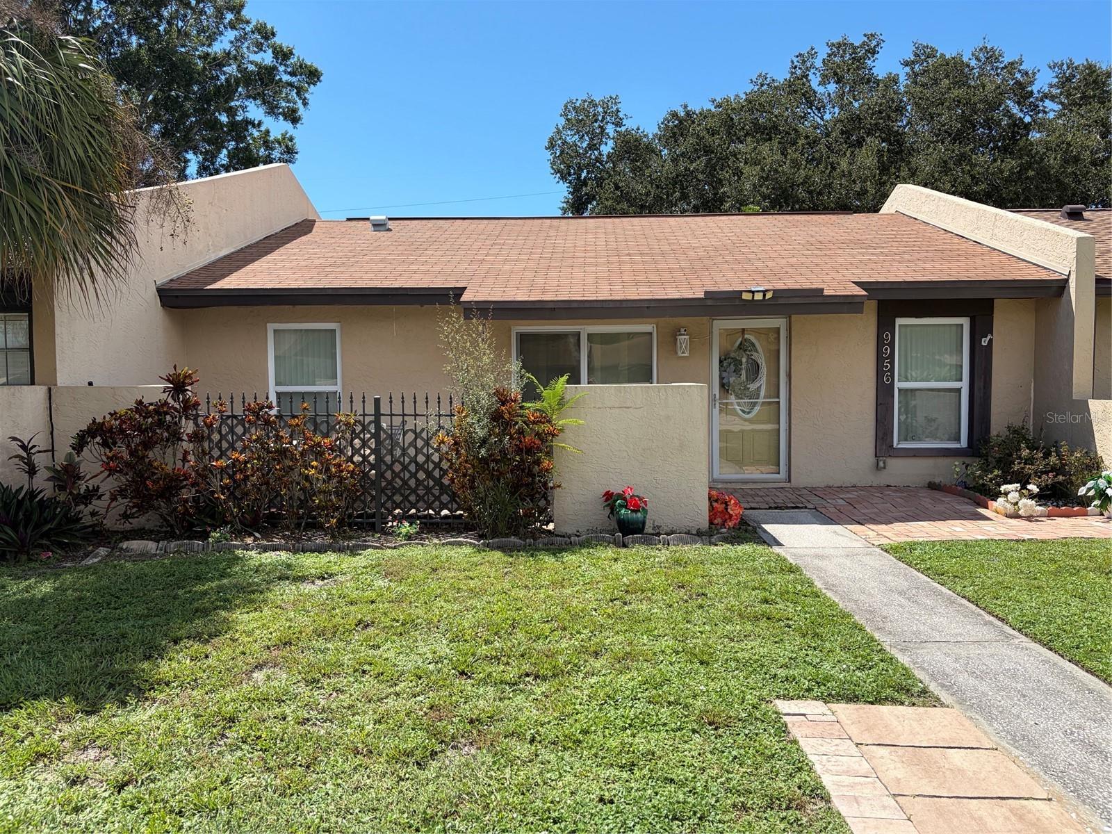 9956 88th St, Seminole, FL 33777