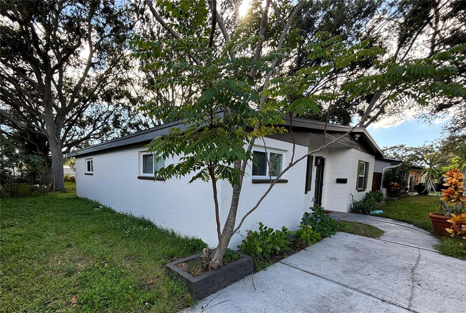 726 75th Ave N, St Petersburg, FL 33702