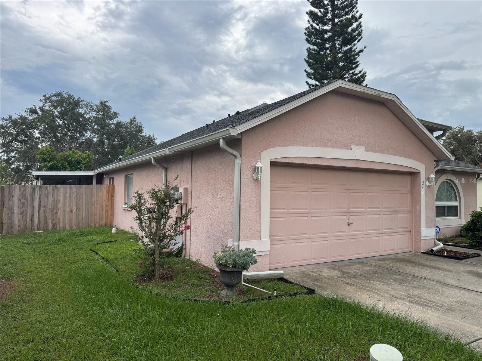 241 Chardonnay Pl, Valrico, FL 33594