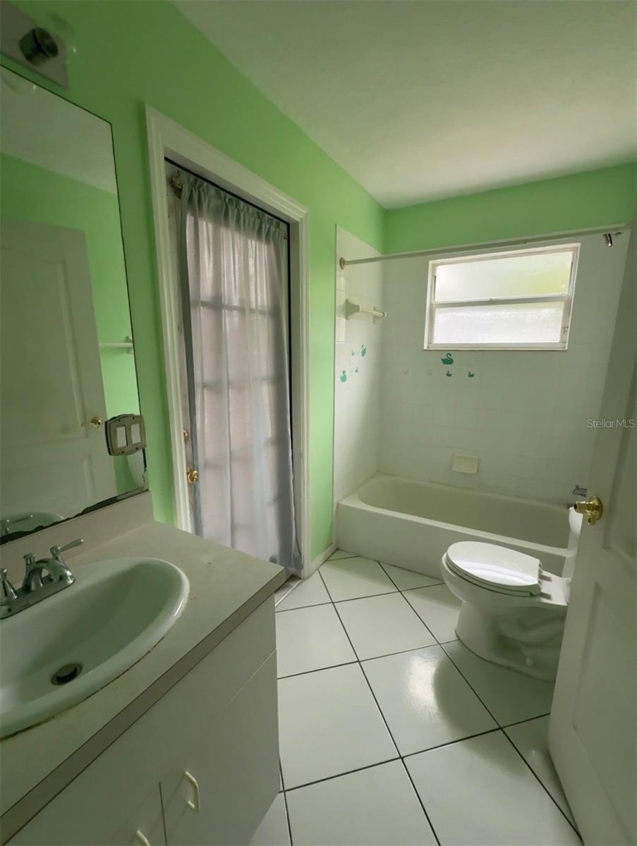 241 Chardonnay Pl, Valrico, FL 33594