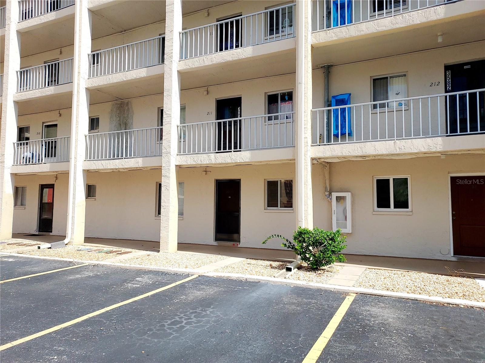 3520 Lake Bayshore Dr #K111, Bradenton, FL 34205