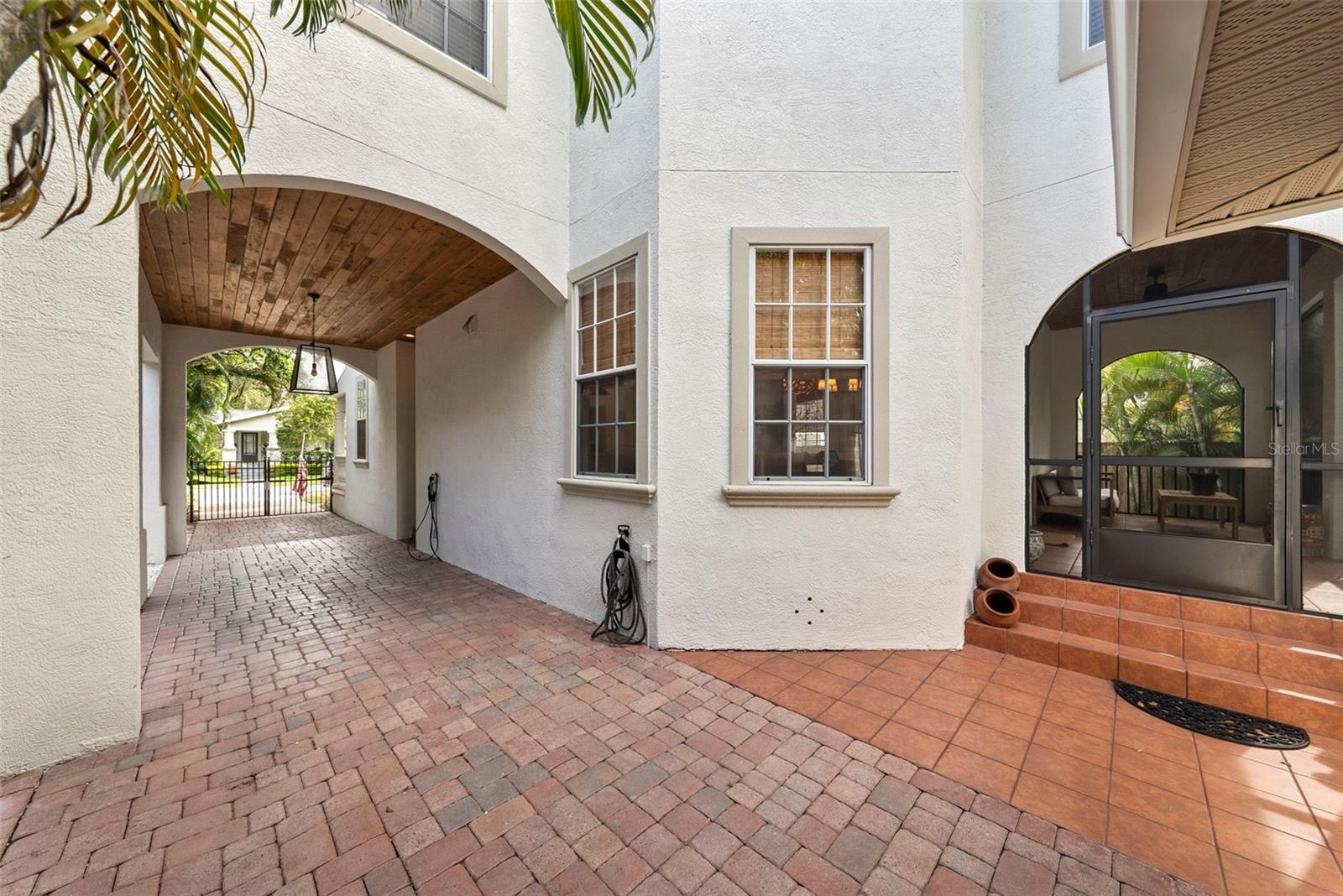 3004 W San Jose St, Tampa, FL 33629