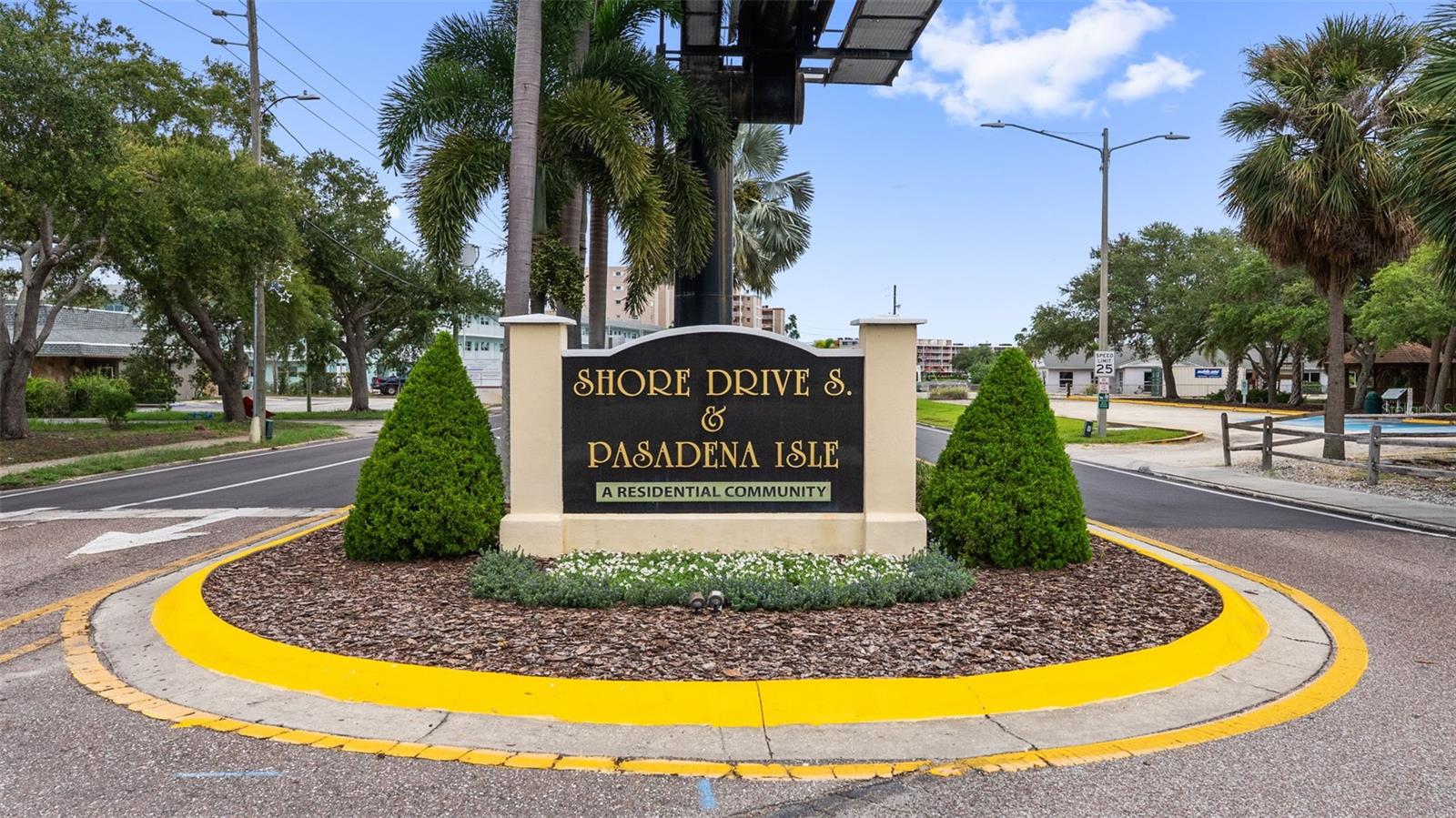 7008 S Shore Dr S, South Pasadena, FL 33707