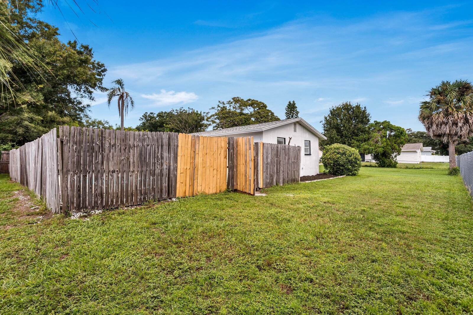 407 Ocean Ct, Largo, FL 33756