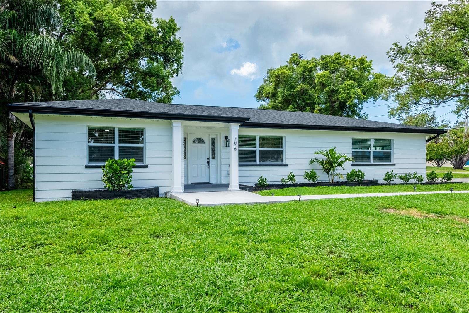 796 Pinewood Dr, Dunedin, FL 34698