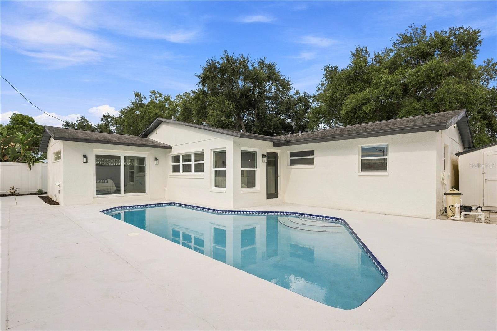 8582 119th St, Seminole, FL 33772