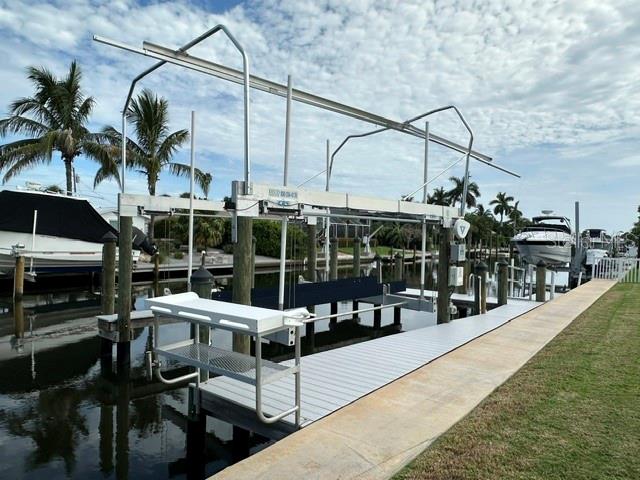 524 68th St, Holmes Beach, FL 34217
