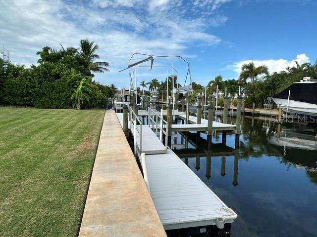 524 68th St, Holmes Beach, FL 34217