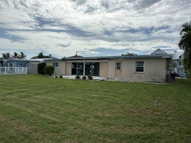 524 68th St, Holmes Beach, FL 34217