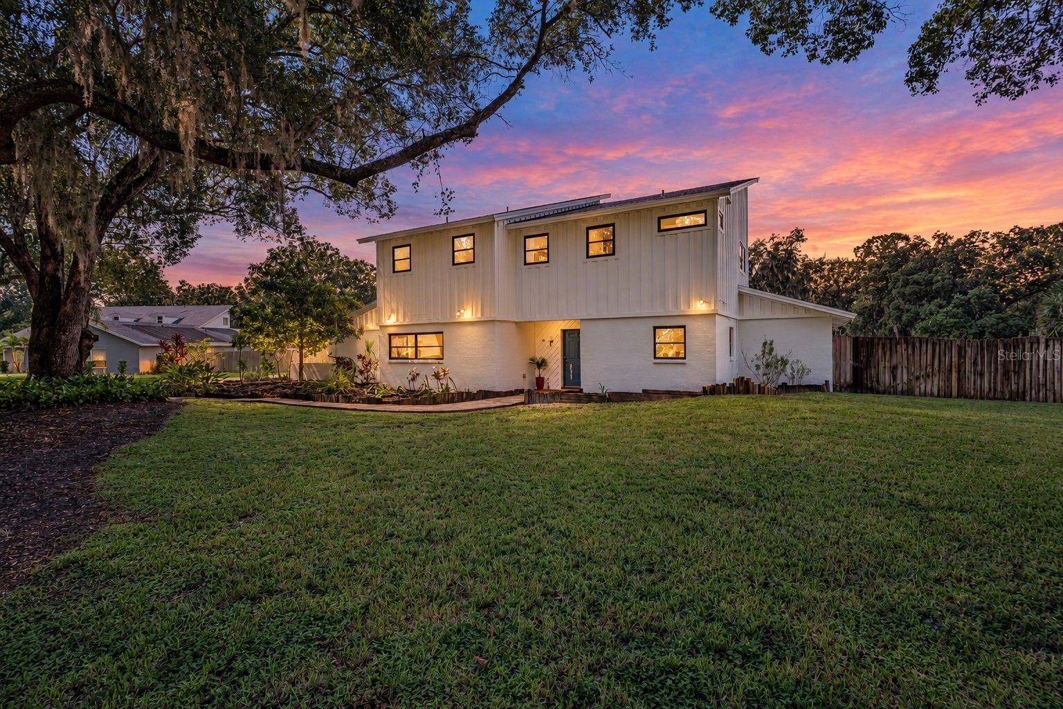 810 Warren Rd, Lutz, FL 33548