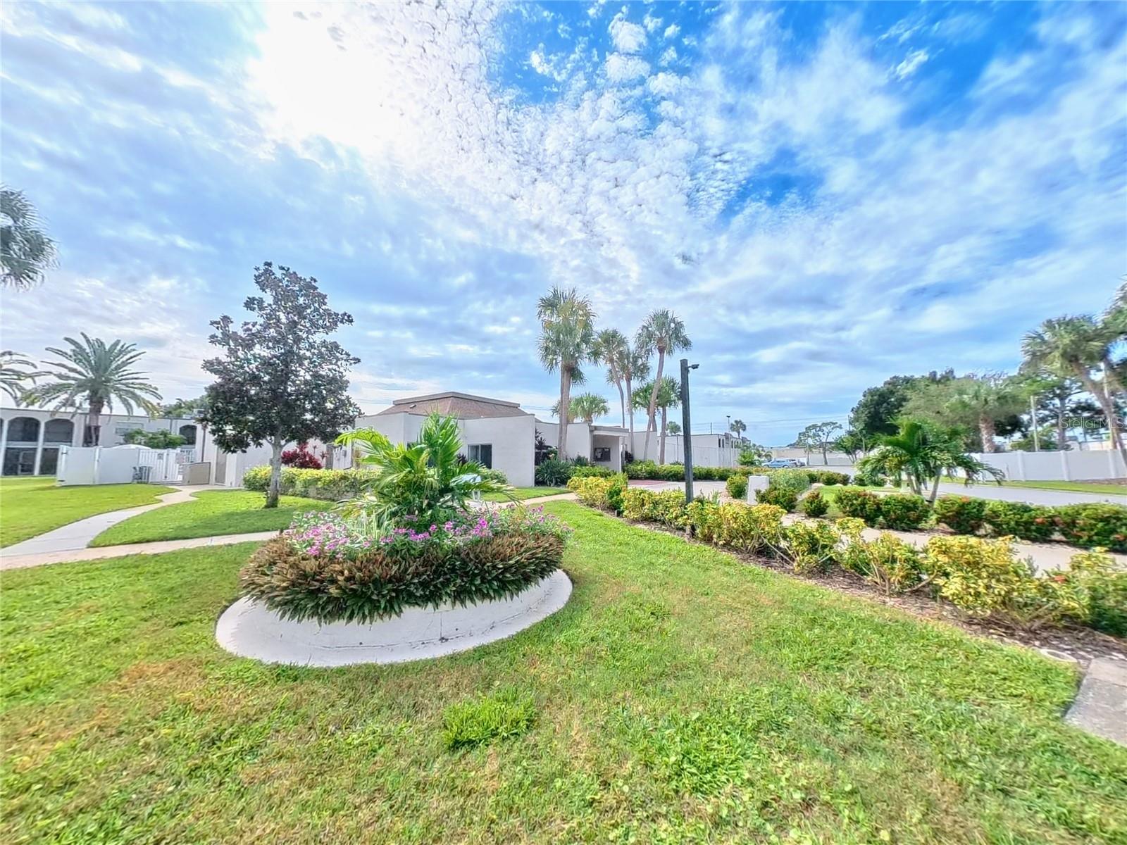 7701 Starkey Rd #436, Seminole, FL 33777