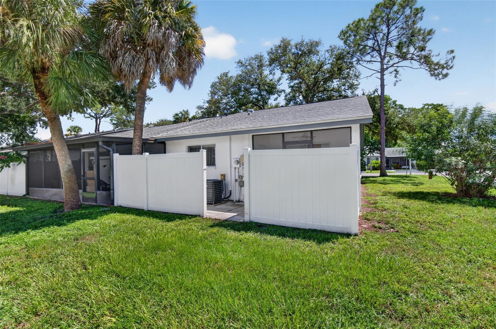 7347 Parkside Villas Dr, St Petersburg, FL 33709