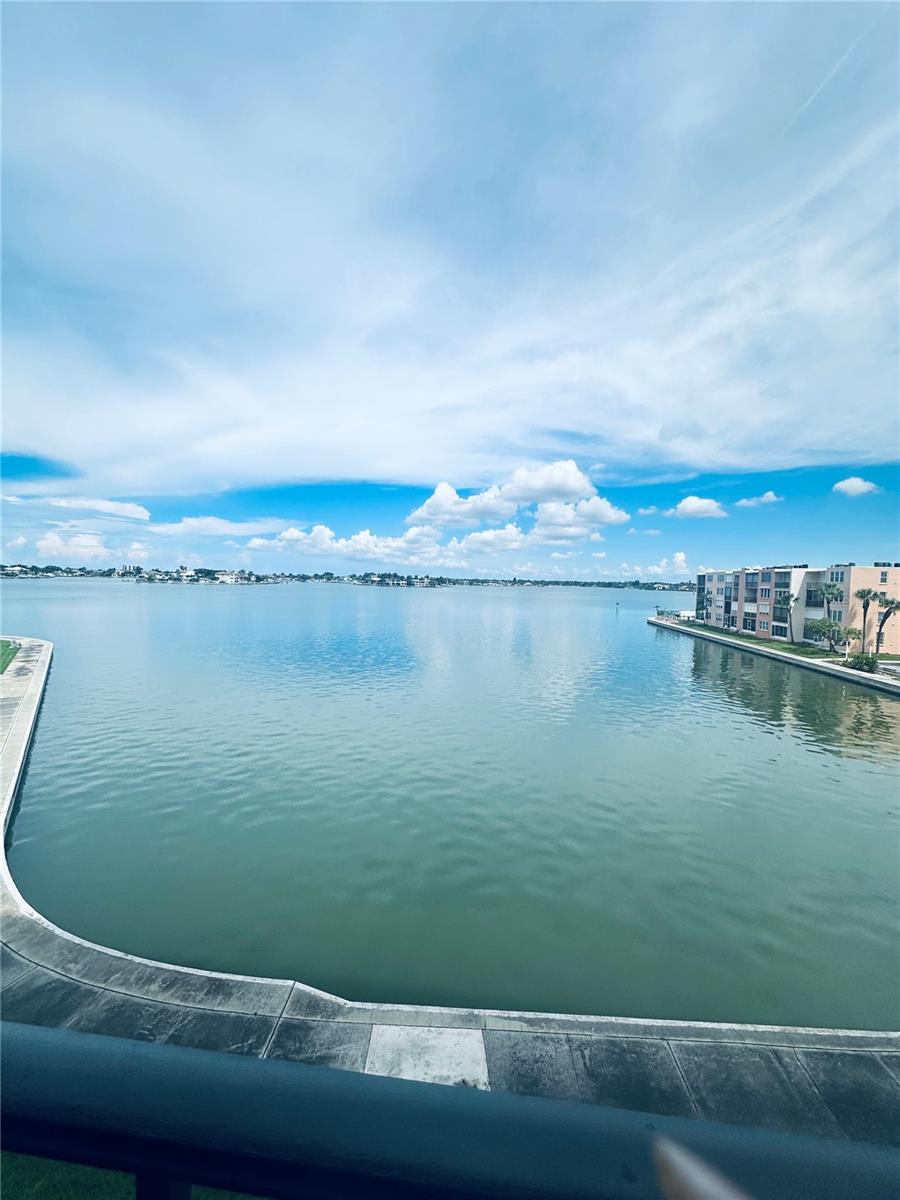 7700 Sun Island Dr S #304, South Pasadena, FL 33707