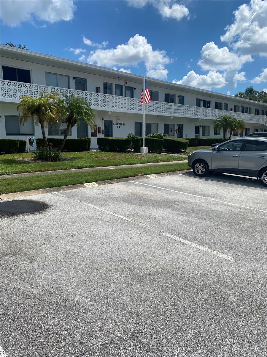 8455 112th St #111, Seminole, FL 33772