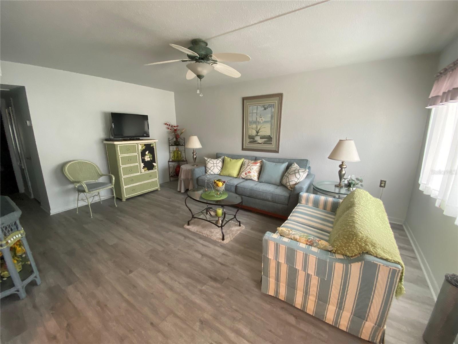 8455 112th St #111, Seminole, FL 33772