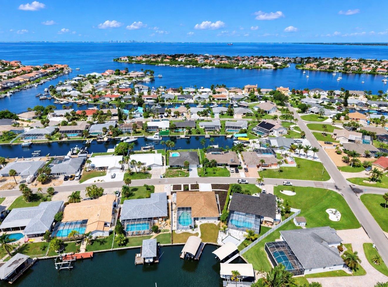 6315 Wisteria Ln, Apollo Beach, FL 33572
