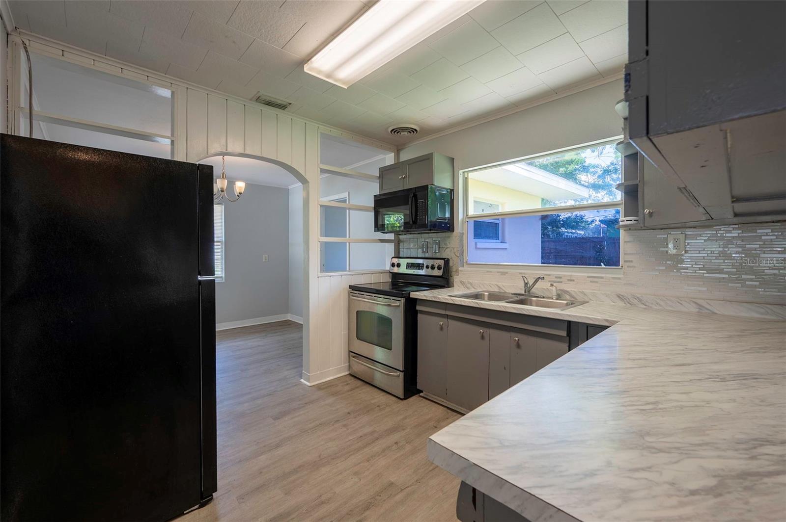 5136 Studio Dr, Zephyrhills, FL 33542